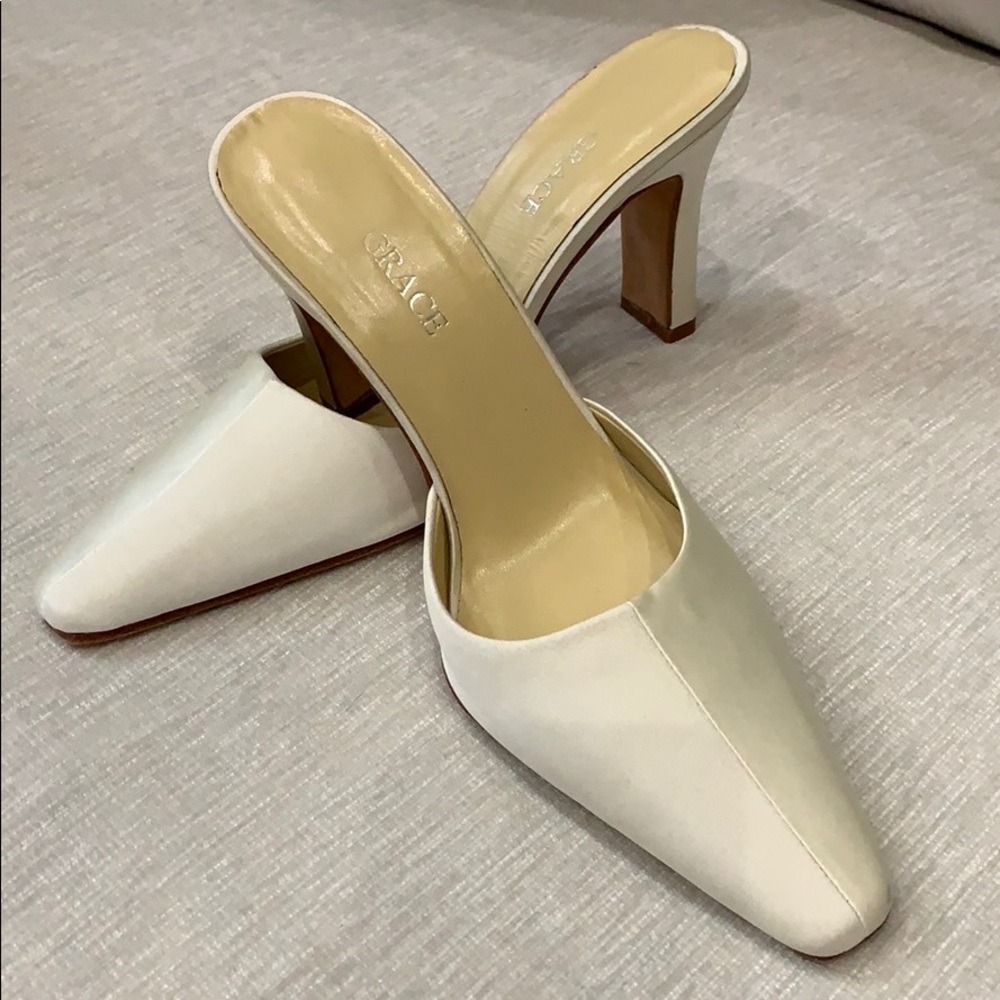 Ivory Satin Shoes Perfect for your wedding.